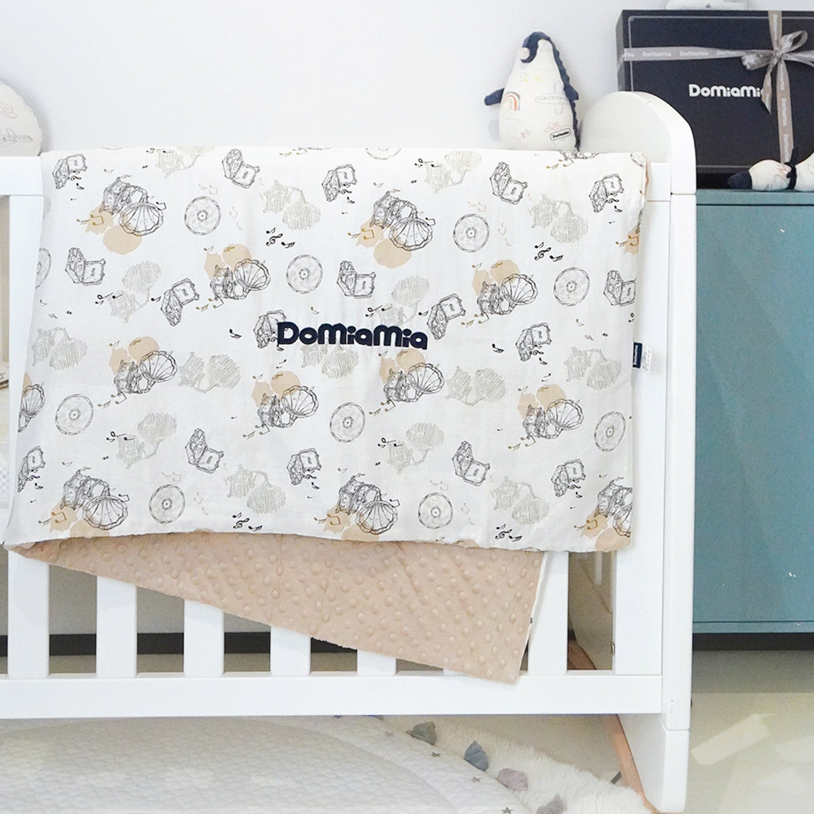 domiamia-baby-blanket-beige-crib