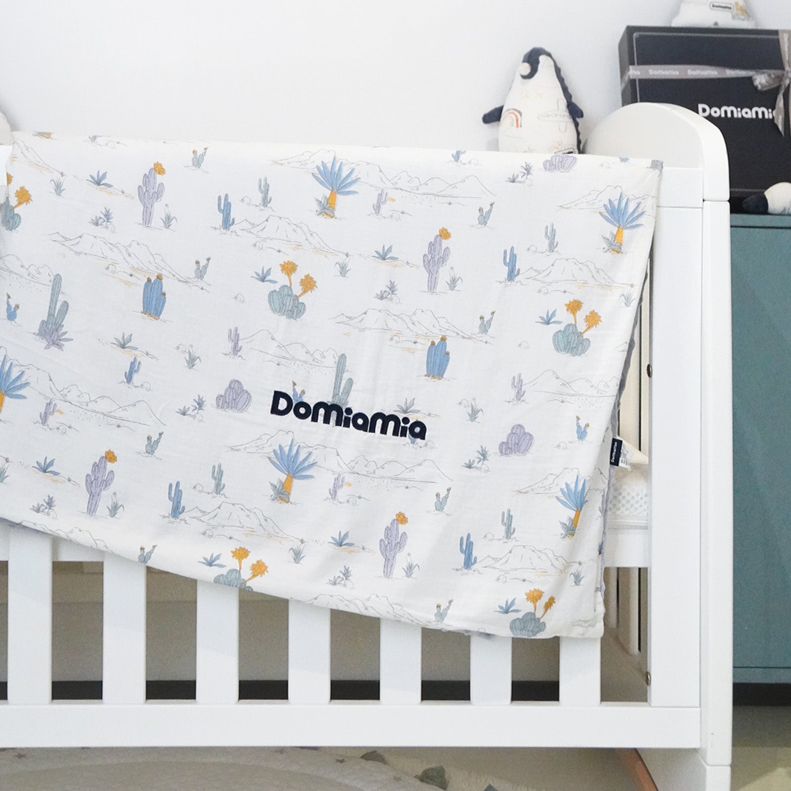domiamia-baby-blanket-purple-crib