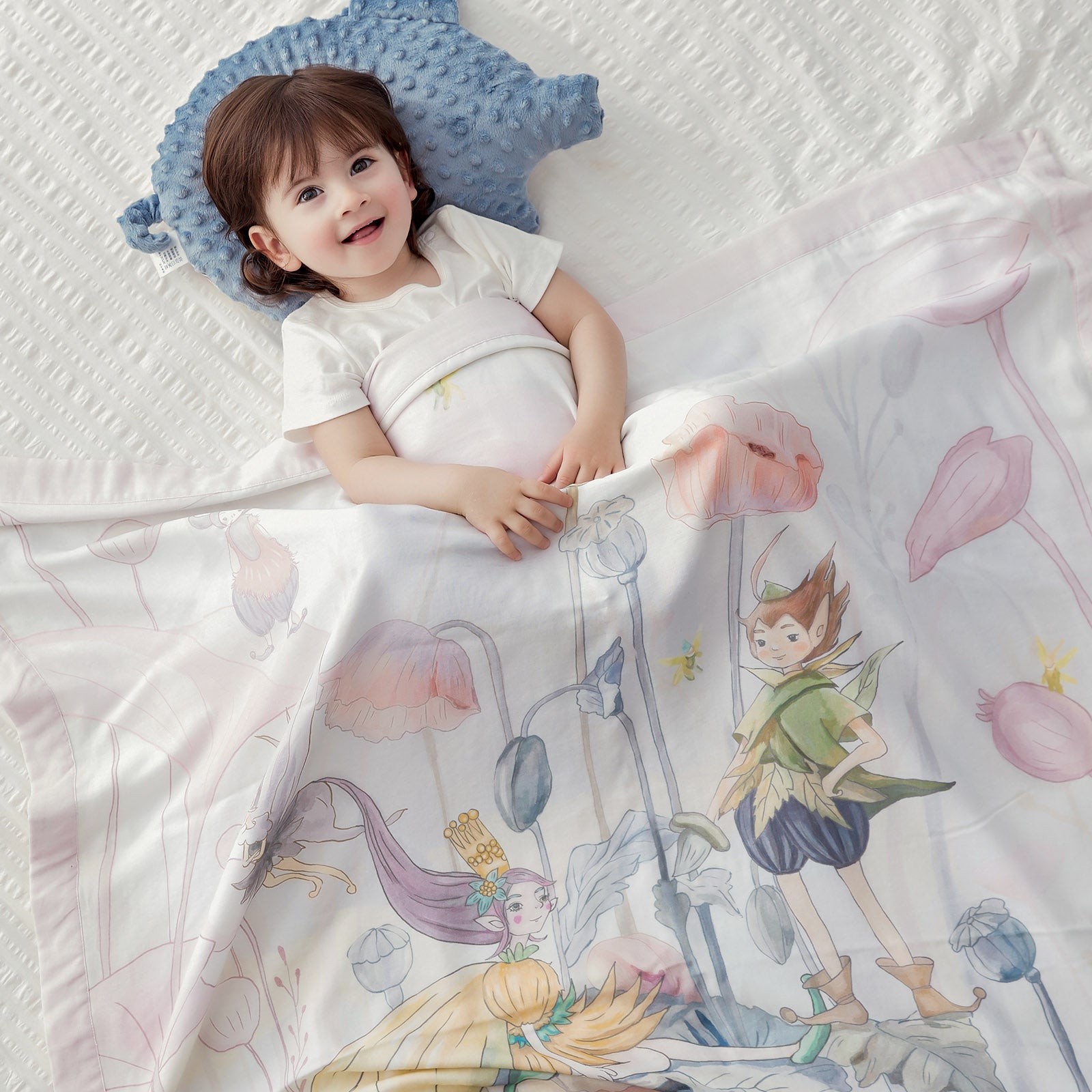 domiamia-muslin-baby-blanket-elf-model